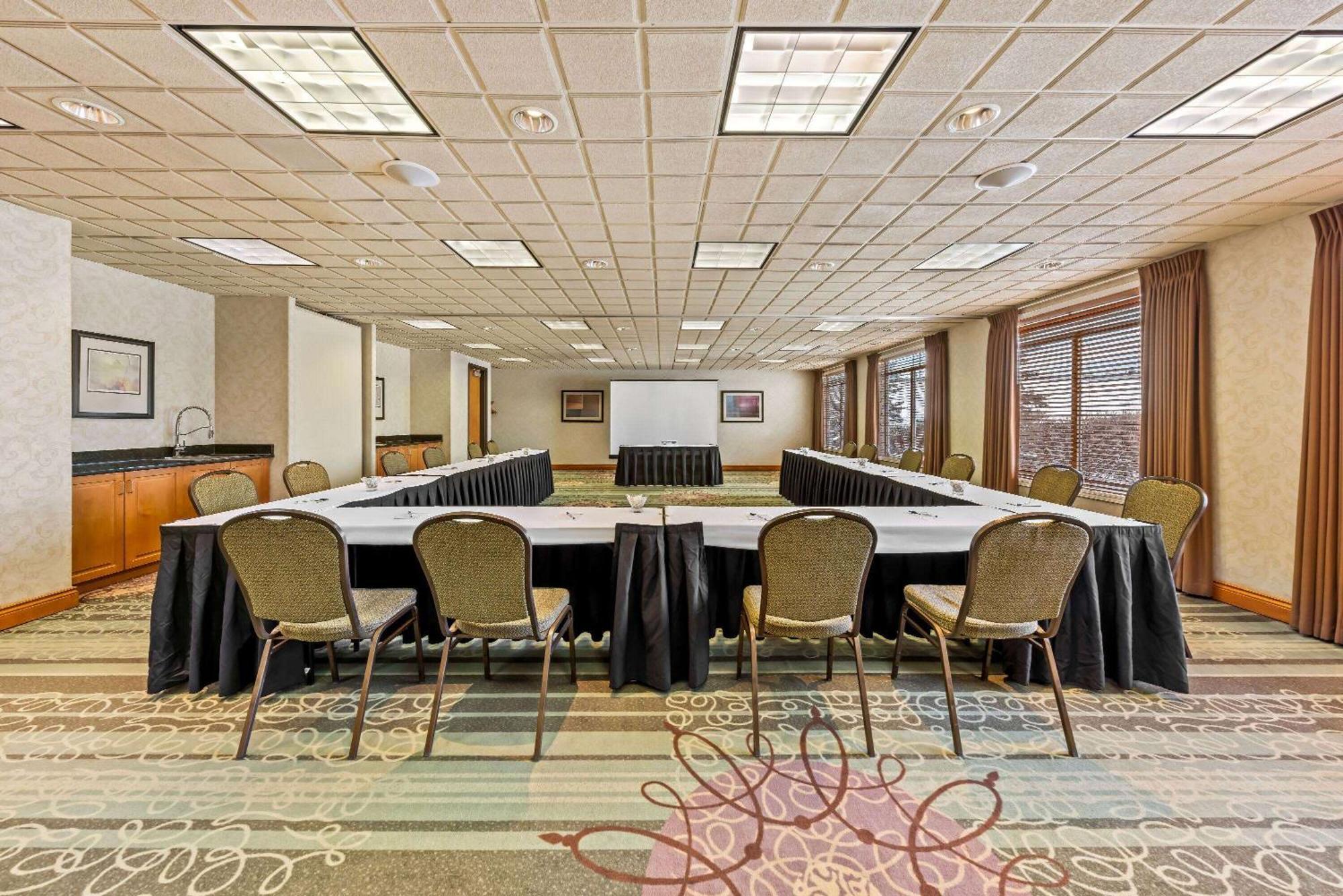 Wingate By Wyndham South Hotel 3*